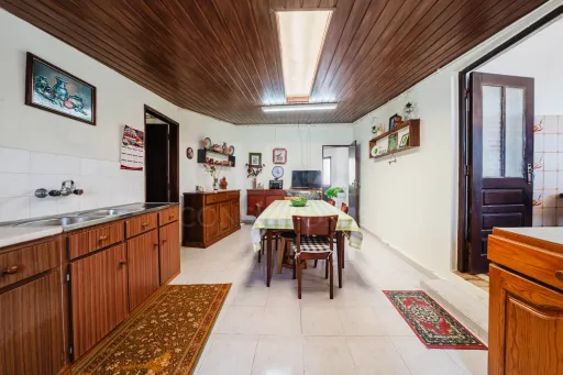 Moradia T2+2 com Terreno de quase 3000m2 Urbano