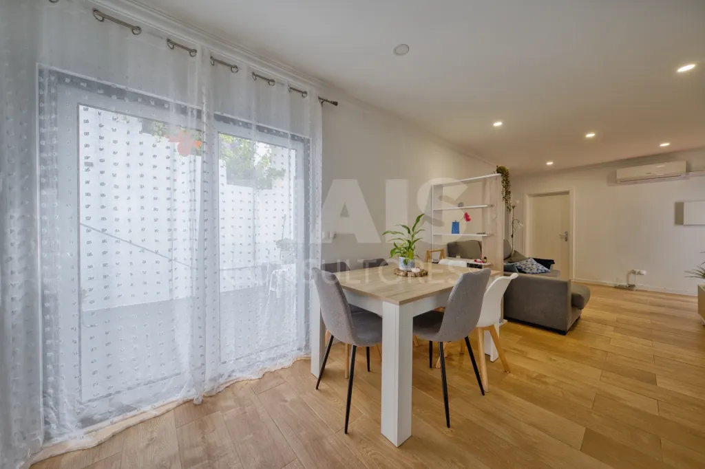 Moradia T3 renovada centro de Coruche