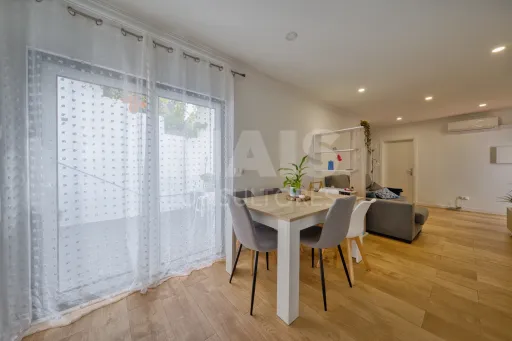 Moradia T3 renovada centro de Coruche