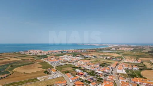 Moradia T3 com quintal e garagem a 5 min. da praia