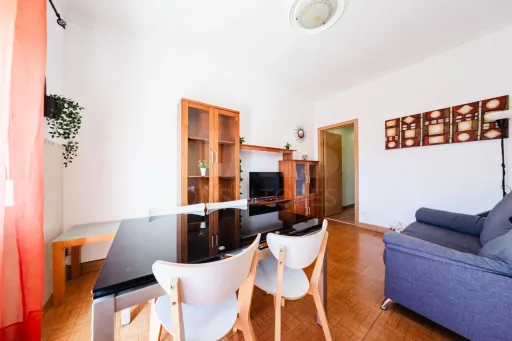 Apartamento T3+1 no Centro de Peniche com Terraço Privativo e Elevada Rentabilidade