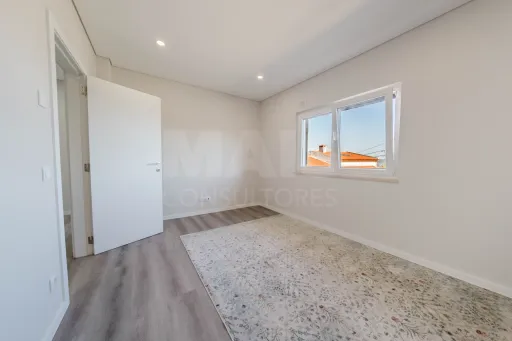 Moradia T3 Moderna, Térrea com Espaço Exterior | Olho Marinho, Óbidos