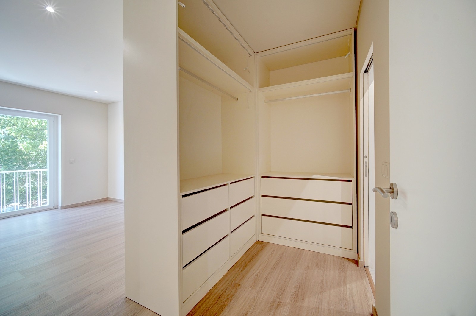 T4 em Queluz, TOTALMENTE Remodelado, com duas suítes