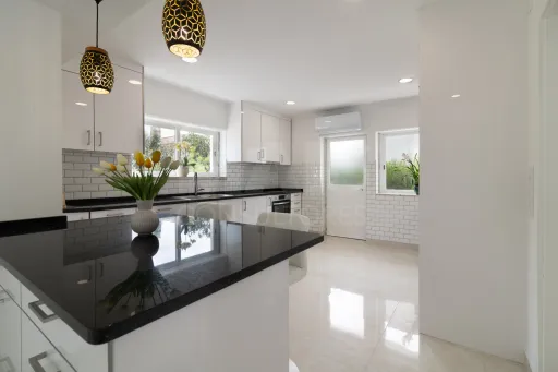 Moradia Isolada T4 Renovada — Abuxarda / Alvide, Cascais