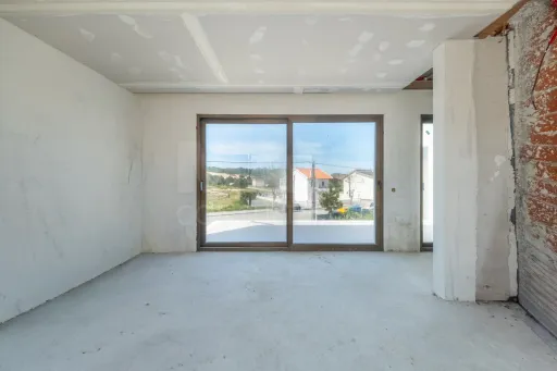 Moradia T3 (3 Suítes) com piscina - Salir do Porto