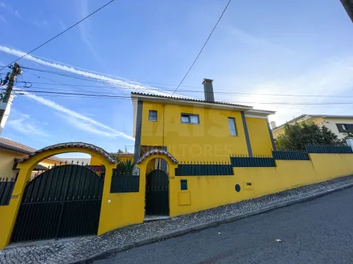 Moradia T4 em Alcabideche, Cascais – Conforto, Sustentabilidade e Espaço