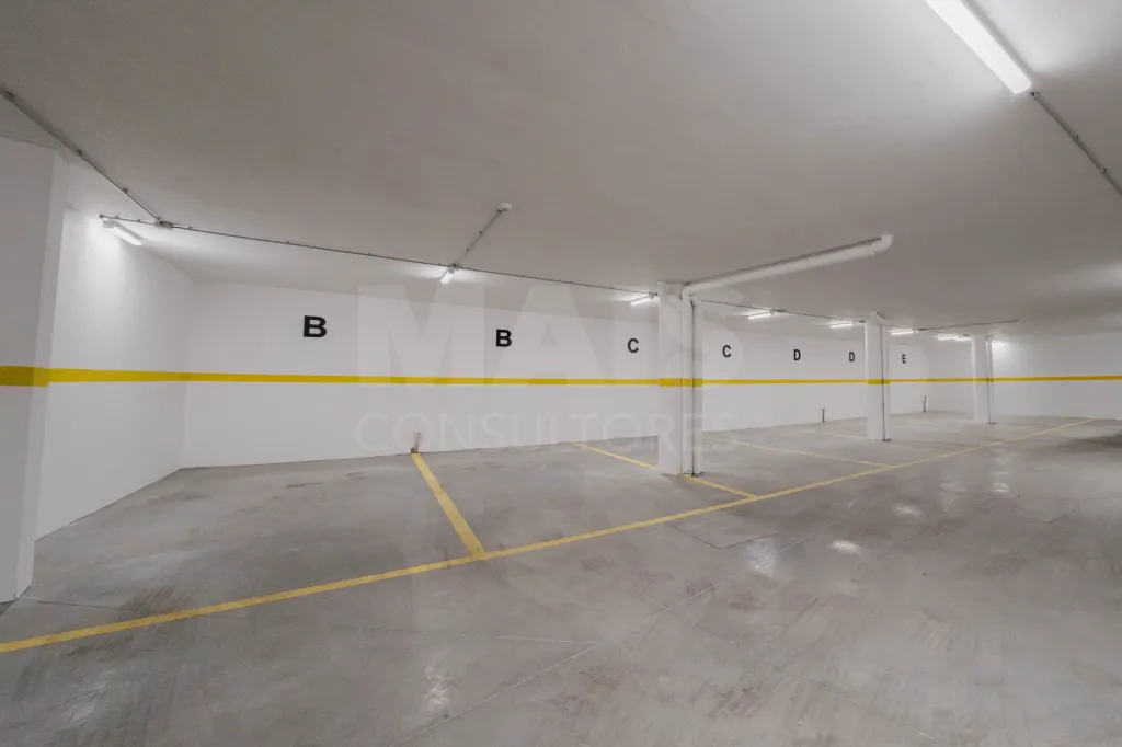 Apartamento T2 com 2 lugares de garagem