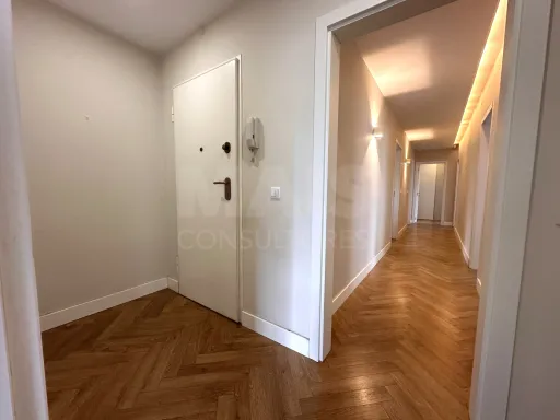 Bright 3-bedroom apartment in Alvalade