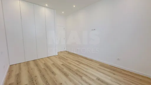 Apartamento T3 Totalmente Remodelado | Centro da Lourinhã | Modernidade, Conforto e Elegância