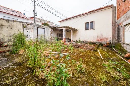 Moradia com 1.040 m² de Terreno no Seixal, Lourinhã