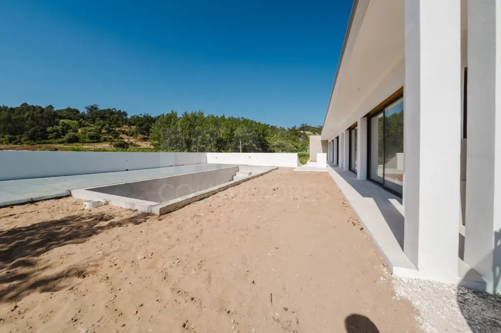 Moradia térrea T3 Moderna com Piscina e Jardim na Ribeira dos Amiais