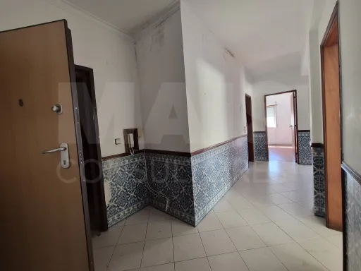 Apartamento de 3 Assoalhadas com Varanda na Serra da Mina