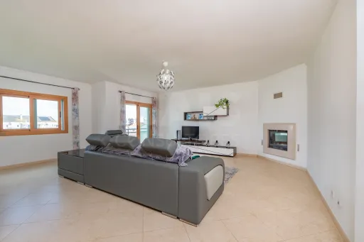 Apartamento T3 com 4 Varandas, Excelentes Áreas e Conforto Total – Praceta Tranquila, no Porto Alto em Samora Correia