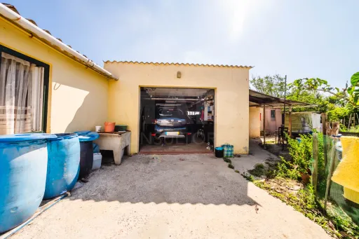 Moradia T2+2 com Terreno de quase 3000m2 Urbano