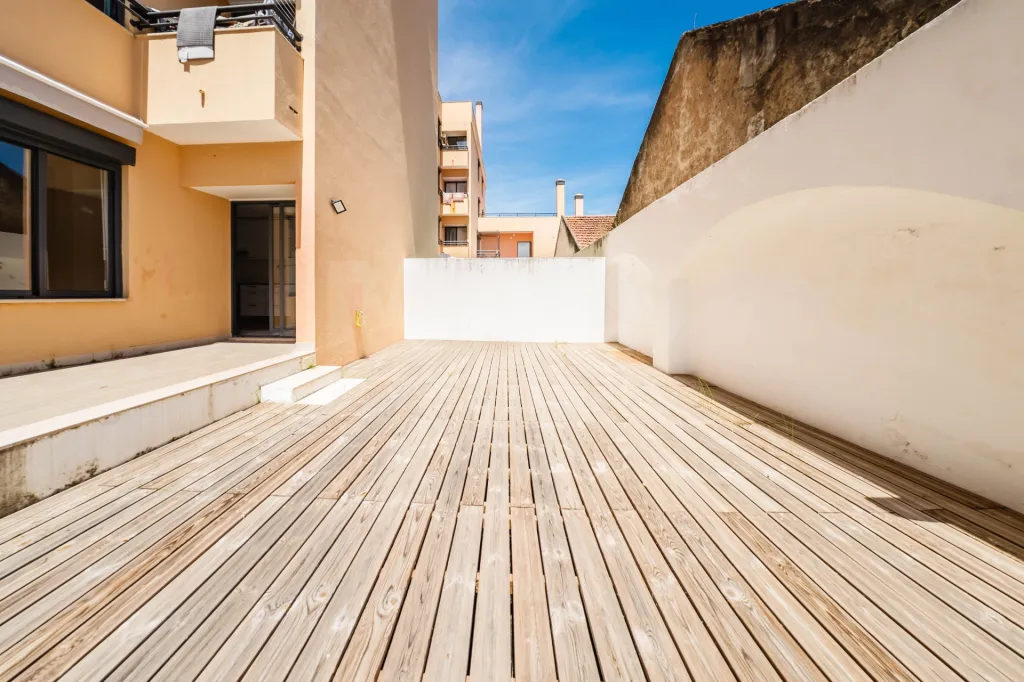 Apartamento T2 Semi-Novo | Terraço | Garagem | Bombarral
