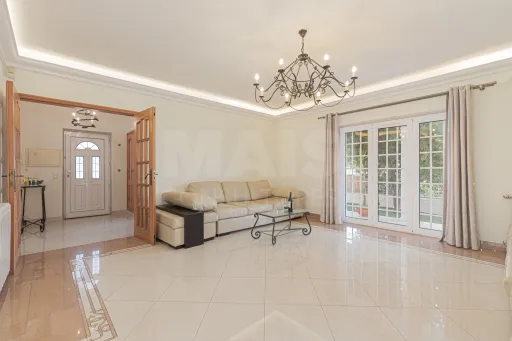 4-bedr. house in Caxias with box and terrace