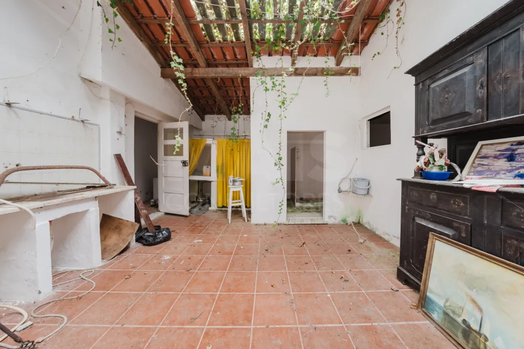 Moradia inserida num amplo terreno com 4.730 m²