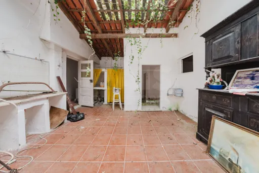 Three Warehouses and a House spread over 4,730 m2