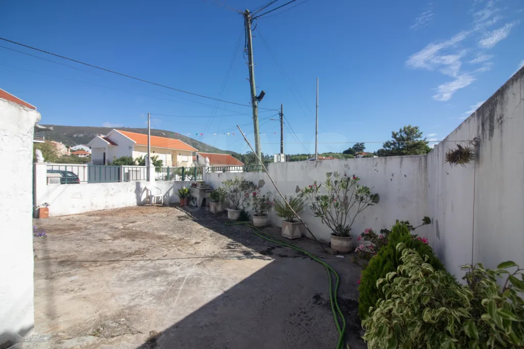 Moradia T2  com Logradouro em Cabanas de Chão