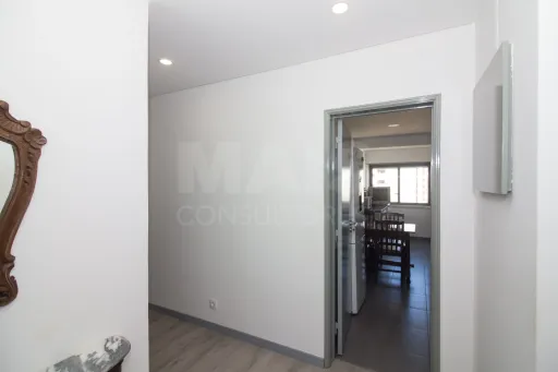 Apartamento T3 Renovado | Urbanização da Barrada – Carregado