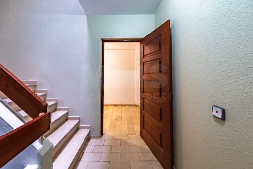 Apartamento T3 Renovado com Garagem Box – Cidade Nova, Caldas da Rainha