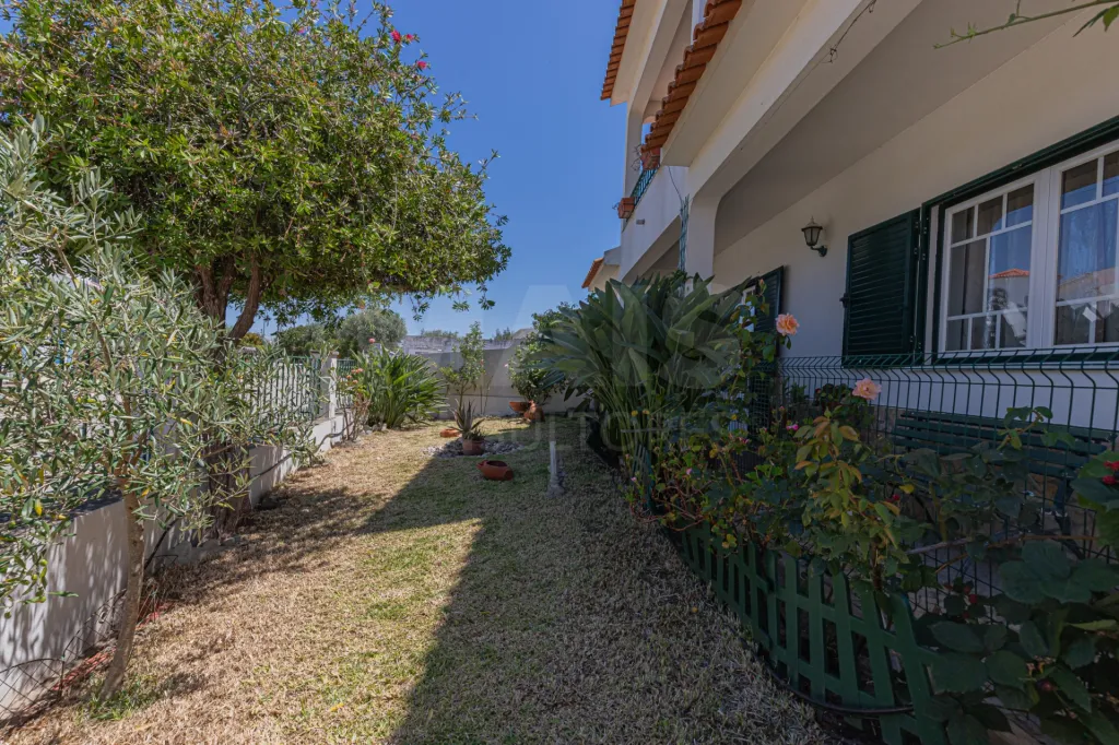 🏡✨ Moradia T4 em Alenquer com Piscina e Espaço de Convívio ao Ar Livre!