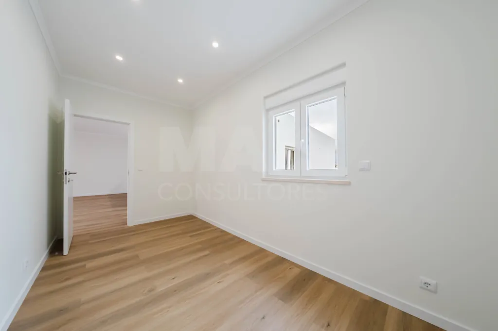 Moradia Geminada T3, Totalmente Remodelada