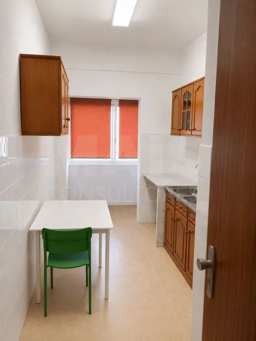 T2 com Excelente Luz Natural em Miratejo | Oportunidade!