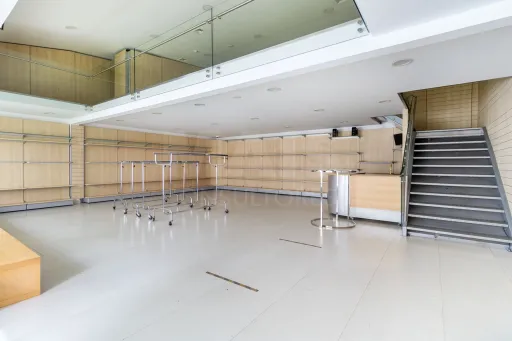 Store in Wholesale Center | Samora Correia
