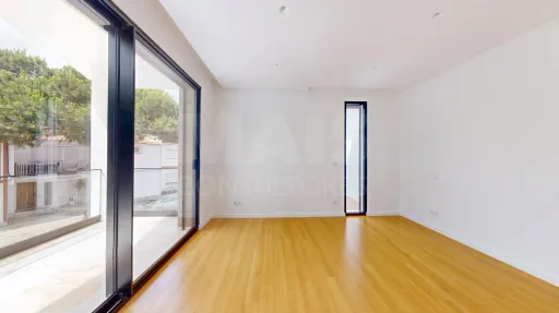 Moradia nova com piscina T4 em Linda a Velha