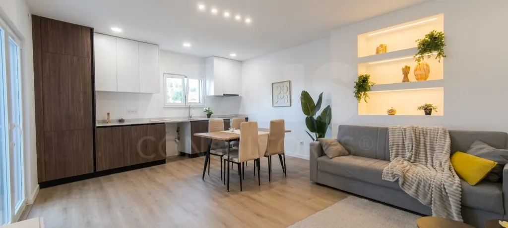 Moradia T3 em Santa Catarina | Mobilada e Decorada, com Terraço e Estacionamento