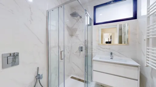 Moradia nova com piscina T4 em Linda a Velha