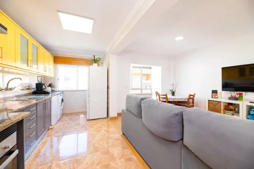 Apartamento T2 na Serra das Minas - Rio de Mouro com arrecadação e elevador