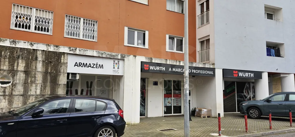 Armazém ou Escritório Serviços em Alfragide com 100m2