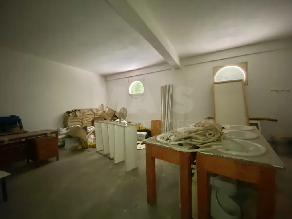 Cave ampla em predio Habitacional