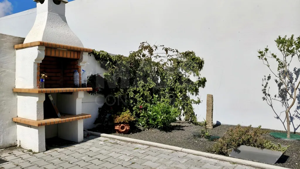 MORADIA T3 Remodelada, Mobilada c/ Suite Master, Terraço, Garagem, Vista Serra, Perto das Praias!