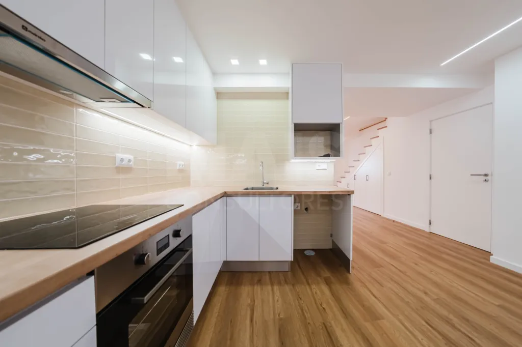 Moradia totalmente remodelada no coração de Peniche!