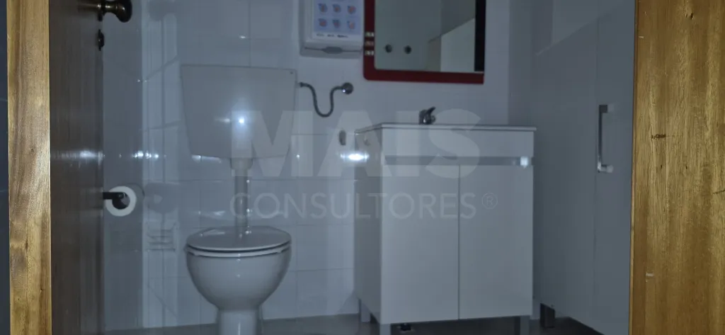 Loja/Escritório no centro da Benedita – com AC e potencial para T1