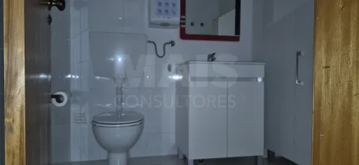 Loja/Escritório no centro da Benedita – com AC e potencial para T1