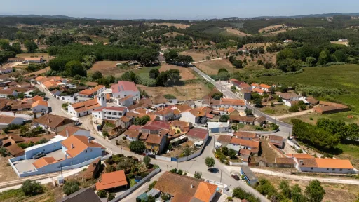 Moradia T2 + 1 com armazém de 138m²