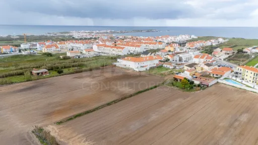 Terreno para Construção a poucos metros da Praia do Baleal