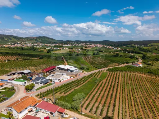 Terreno com potencial de construção para 2 Moradias - Alguber