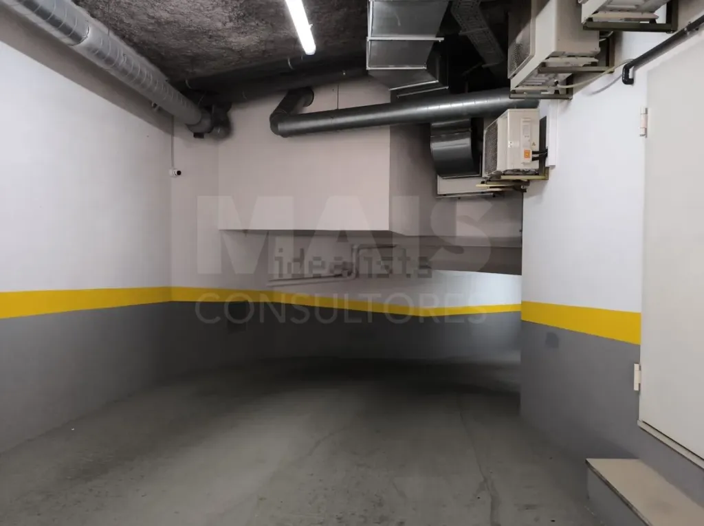 Clínica de Medicina Estética em Saldanha com Garagem
