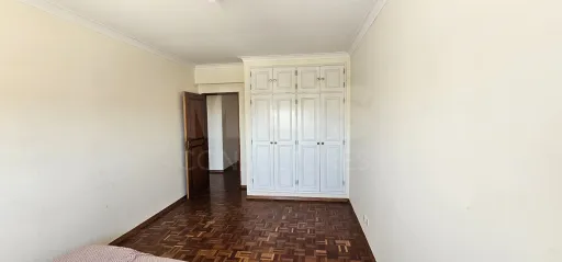 Apartamento T3 no Centro de Alpiarça | Áreas Generosas, Varandas e Excelente Localização