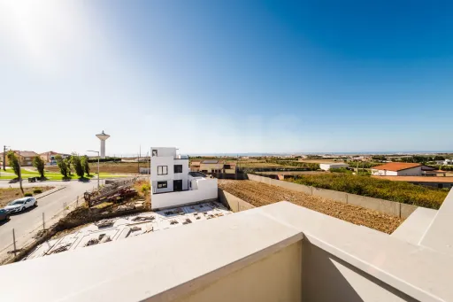 Moradia T3+1, Garagem, Espaço Exterior e Varanda Panorâmica e uma vista