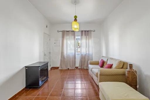 Apartamento T3 com quintal em Peniche