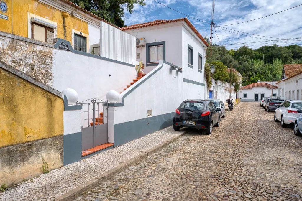 Moradia T3 renovada centro de Coruche