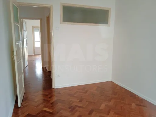 Excelente Apartamento T2 Ajuda
