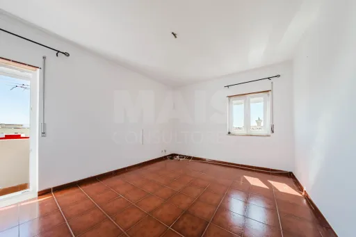T2 Renovado com Varanda e Vista Mar em Peniche