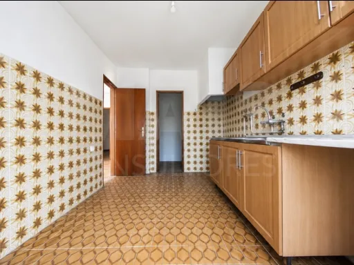 Moradia Bi Familiar inserida num lote de Terreno 1785 m2 em Canha